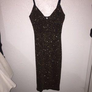Sparkly Black/Gold slim fit V-neck dress✨👀